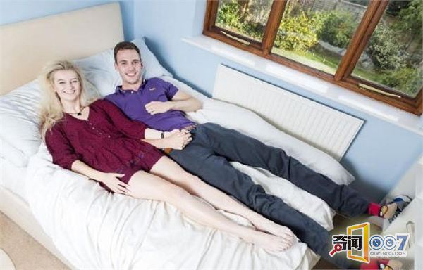 英国最高在校生 21岁身高2米2走红网络