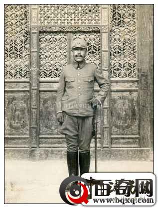 日军入侵寺院道貌岸然合影旧照