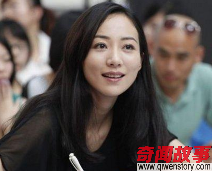 身份高贵，多次登上春晚，从不拍吻戏，如今隐婚生子_0