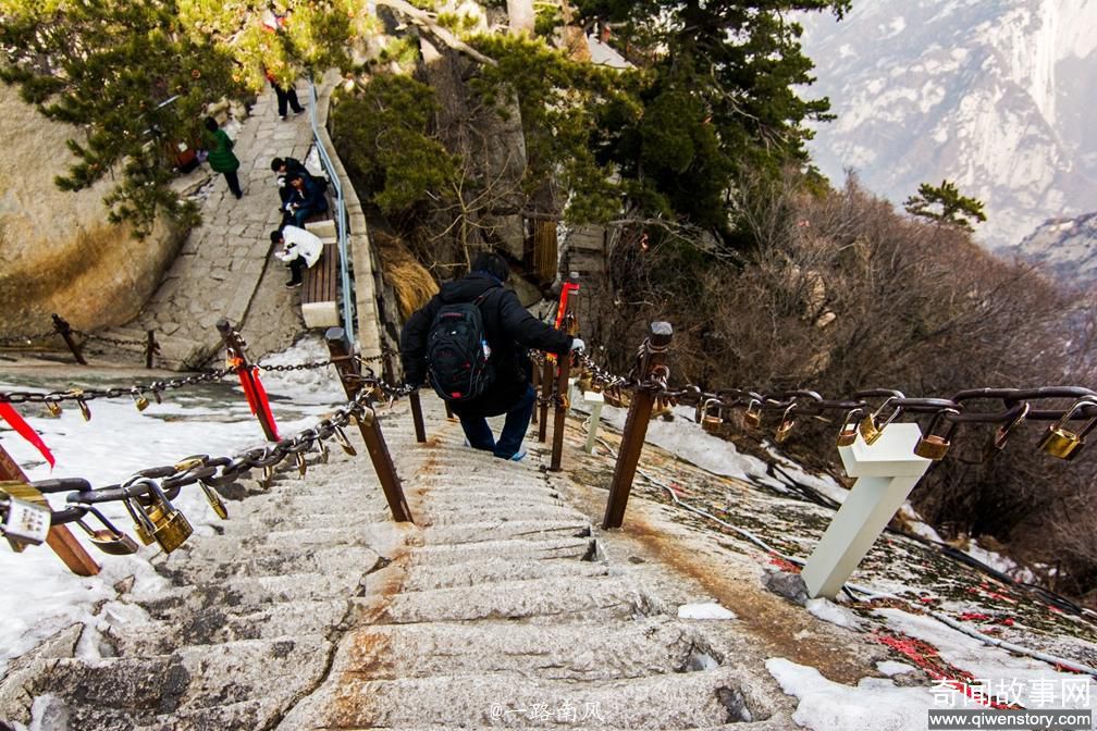 古代人爬华山是在“玩命”,一不小心就跌落悬崖,如今成轻松事