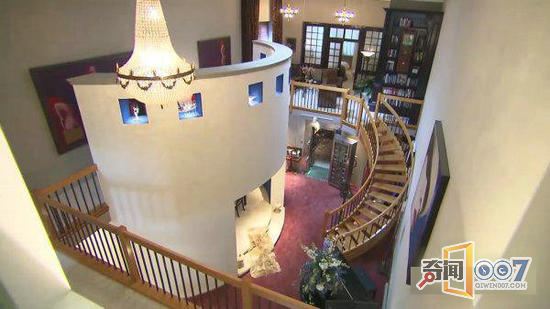 女子买旧银行大楼 里面发现太惊人