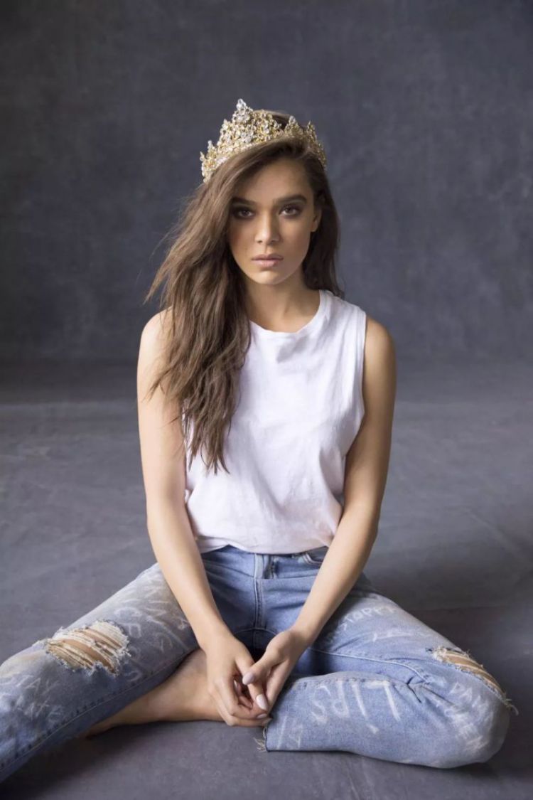 海莉·斯坦菲尔德：被“大黄蜂”宠爱的酷女孩