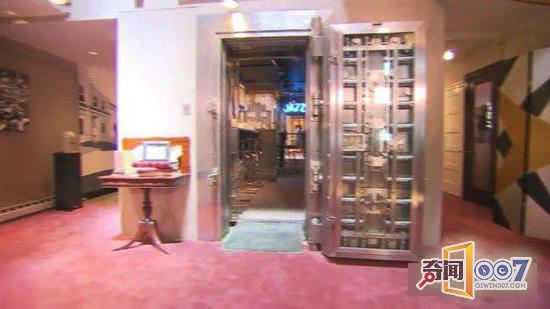 女子买旧银行大楼 里面发现太惊人