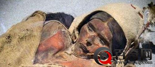 村民挖到400年古墓 打开后彻底疯狂