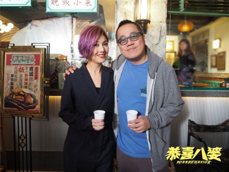 82岁谢贤亮相杀青宴,状态年轻有活力,笑称经常和美女拍戏