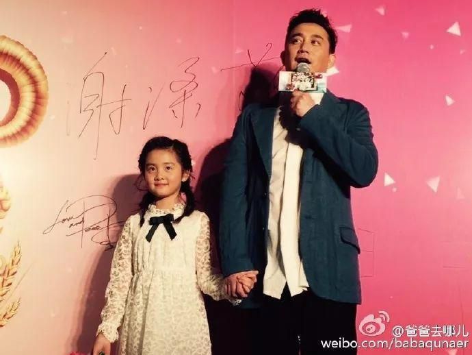 黄磊女儿多多近照曝光，13岁身高直逼超模，大长腿太抢镜了！