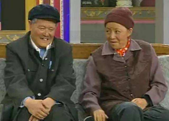 赵忠祥近照曝光显老态，一头秀发变花白，“天价假发”不见踪影？