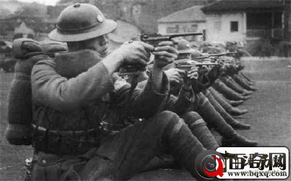 抗战时戴笠和杜月笙组建一支游击队，从一万人打到两千再到十万