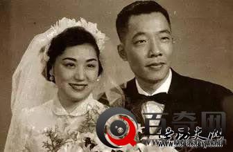 老蒋“哭笑不得、掐死狗”两张照片背后，爆出蒋经国一段风流艳史