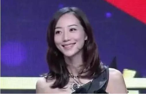 她带着面具去参加相亲节目，结果全场无人留灯