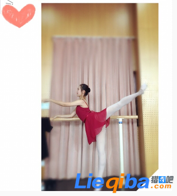 芭蕾女神晒照身材惊艳 颀长身材令人羡慕_0