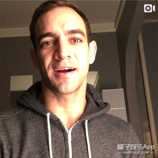 还记得《新还珠格格》里的洋人班杰明吗？他现在变这样了