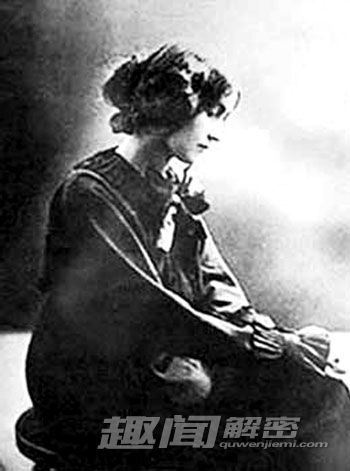 爱因斯坦情迷美女间谍玛加丽达·科涅库娃