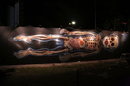 街头解剖艺术绘画 恐怖之中充满艺术气息