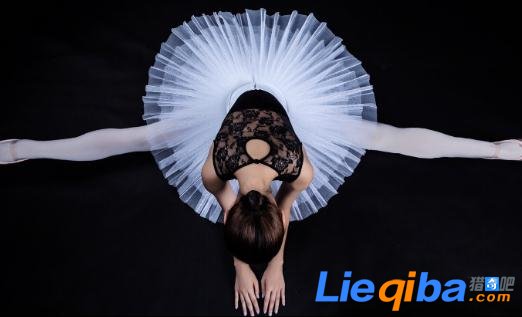 芭蕾女神晒照身材惊艳 颀长身材令人羡慕_0