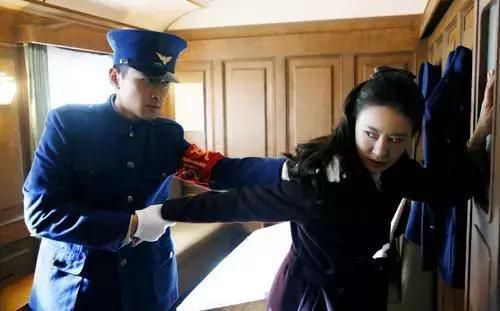 演女主却没被胡歌带红的她，只因长相老气？她的近照被说像郑爽