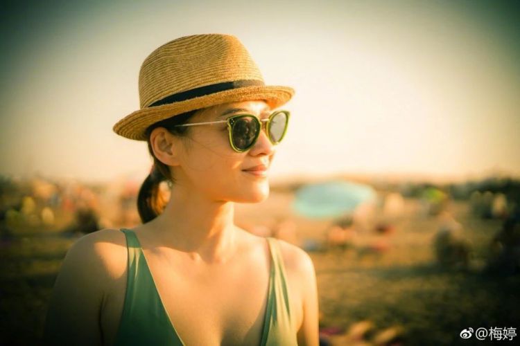 梅婷两个孩子也长大了！姐弟长相如复制粘贴，女儿大脑门似爸爸