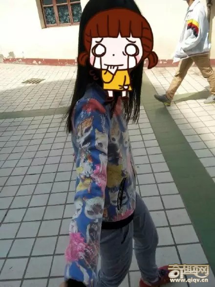 秘平胸到底能有多平？一群妹子开始自黑了...........有图有真相！！！