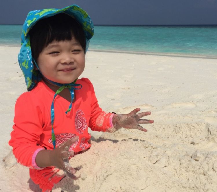 梅婷两个孩子也长大了！姐弟长相如复制粘贴，女儿大脑门似爸爸