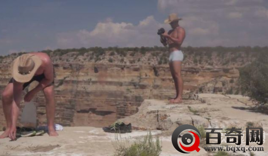 男子将美食给松鼠 下面一幕让所有人大骂！