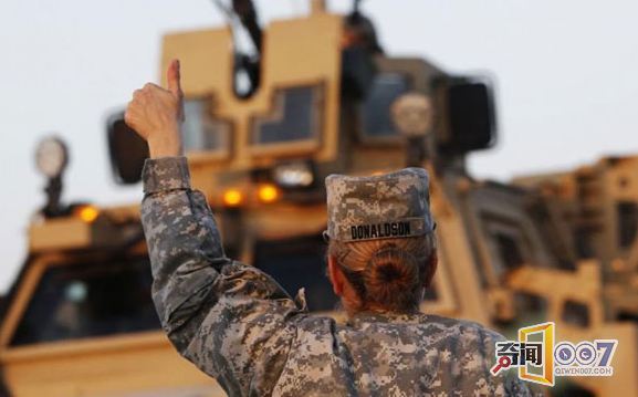 揭秘美国女兵的军营生活：喝蛇血