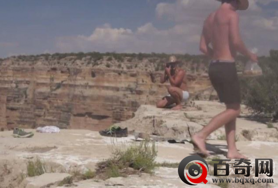 男子将美食给松鼠 下面一幕让所有人大骂！