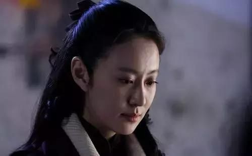 演女主却没被胡歌带红的她，只因长相老气？她的近照被说像郑爽