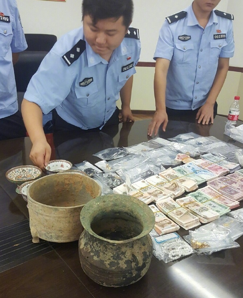 男子网上拜师学偷技 潜伏3个月洗劫50多万财物