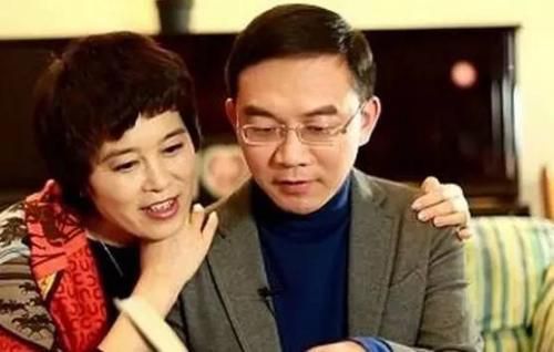 47岁郎永淳近照曝光，曾为救妻辞职央视，今发福严重老到认不出！