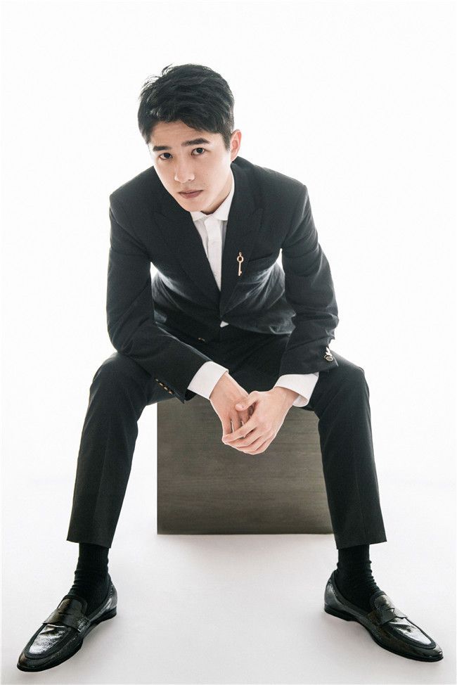 刘昊然现身《驯龙高手3》首映礼上演实力宠粉三连