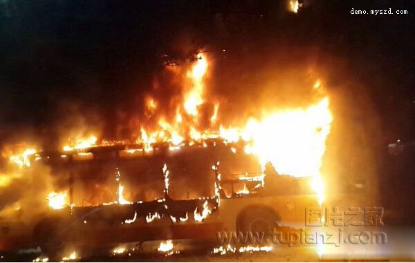 广州公交车爆炸 2死32伤