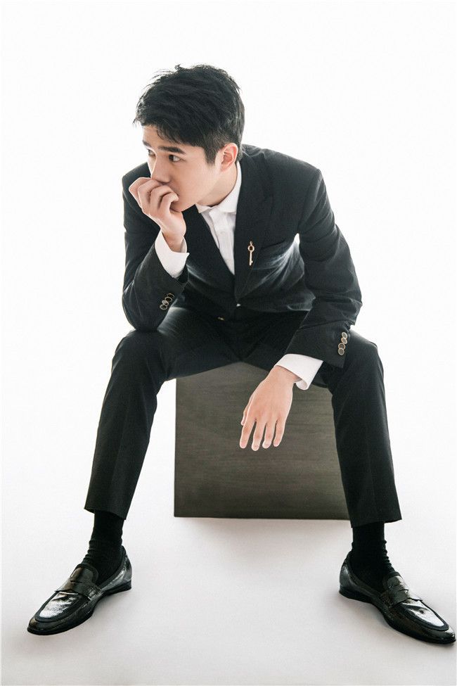 刘昊然现身《驯龙高手3》首映礼上演实力宠粉三连