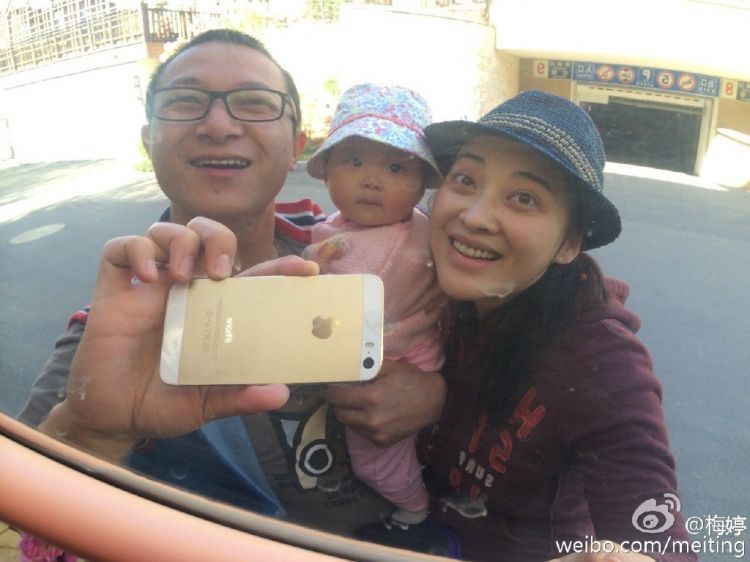 梅婷两个孩子也长大了！姐弟长相如复制粘贴，女儿大脑门似爸爸