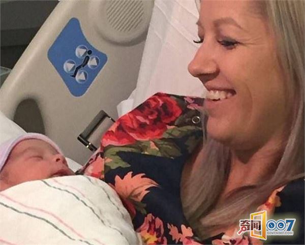 孕妇开车去生产，道上生完孩子又开车去医院