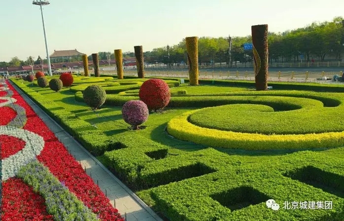 天安门广场五一摆花完成：总计15万盆鲜花上岗