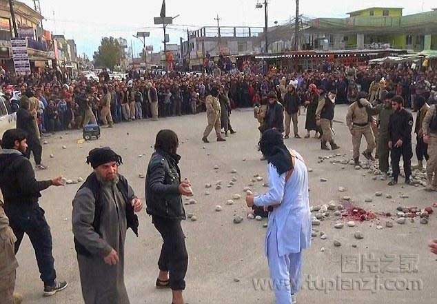 发生婚前性行为 情侣被乱石击毙