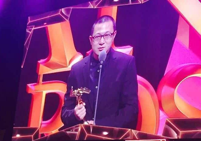 梅婷两个孩子也长大了！姐弟长相如复制粘贴，女儿大脑门似爸爸