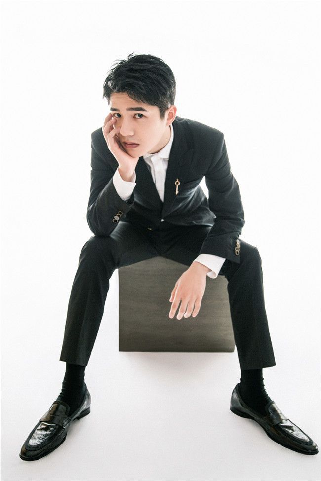 刘昊然现身《驯龙高手3》首映礼上演实力宠粉三连