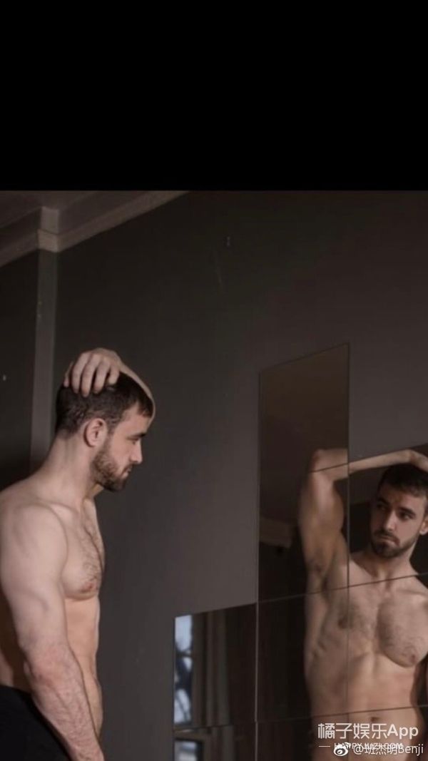 还记得《新还珠格格》里的洋人班杰明吗？他现在变这样了