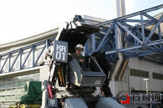 可驾驶机器人问世 成钢铁侠不再是梦