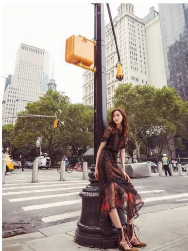 关晓彤无修图曝光，一双美腿惊呆网友：羡慕了