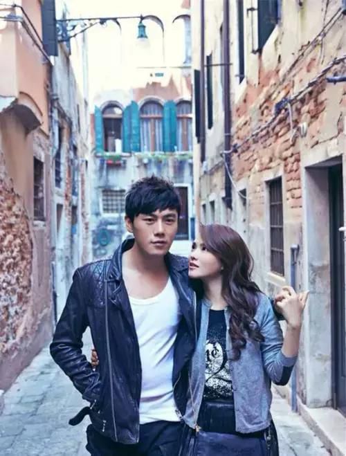 50岁伊能静感慨儿女体贴享受天伦之乐，3岁女儿穿公主裙很可爱