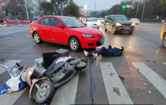 撞倒外卖小哥后，浙江女子的决定出乎意料