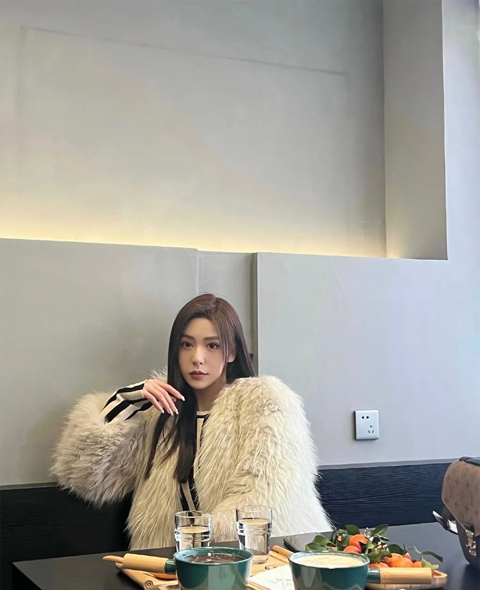 车展上偶遇的“腿精”辣模火遍全网，直男又顶不住了…