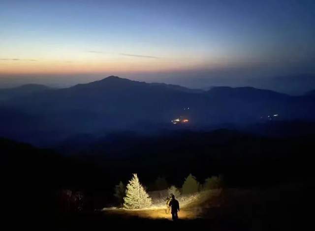 诗与远方的徒步生意：只是看上去很美