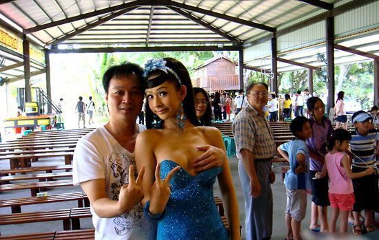 彝族摸奶节真的可以随便摸奶吗