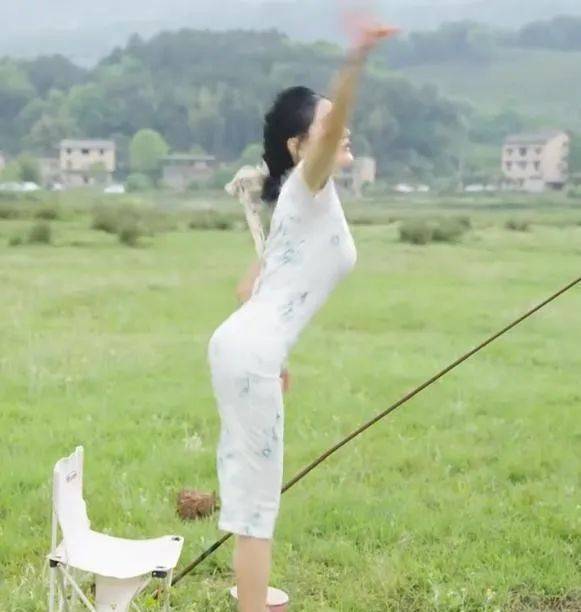 名媛“插秧”成为新潮流，惊呆众人：人没了底线，有多可怕