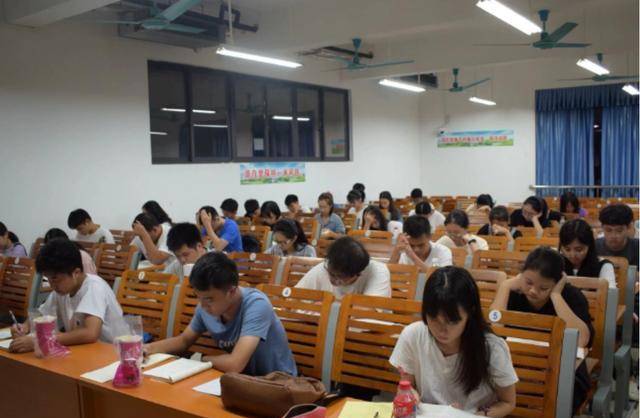 大学生对“奶头乐”见怪不怪，现在无所谓，但影响的是自己的未来