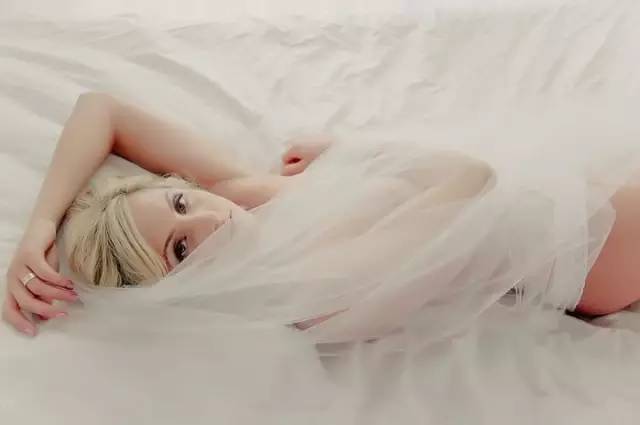 裸体婚纱照你敢吗？