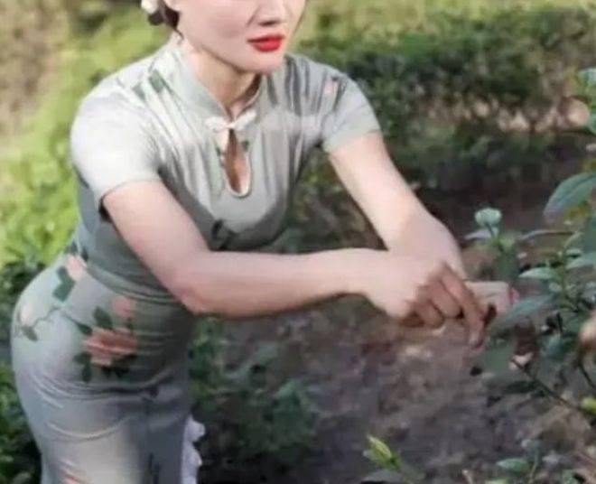 名媛“插秧”成为新潮流，惊呆众人：人没了底线，有多可怕